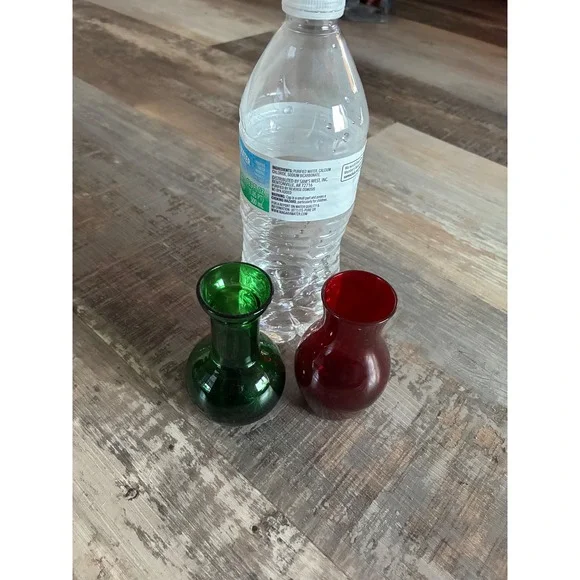 Vintage Miniature Glass Bud Vases Set of 2 Ruby Red Emerald Green Holiday Decor - Picture 4 of 4
